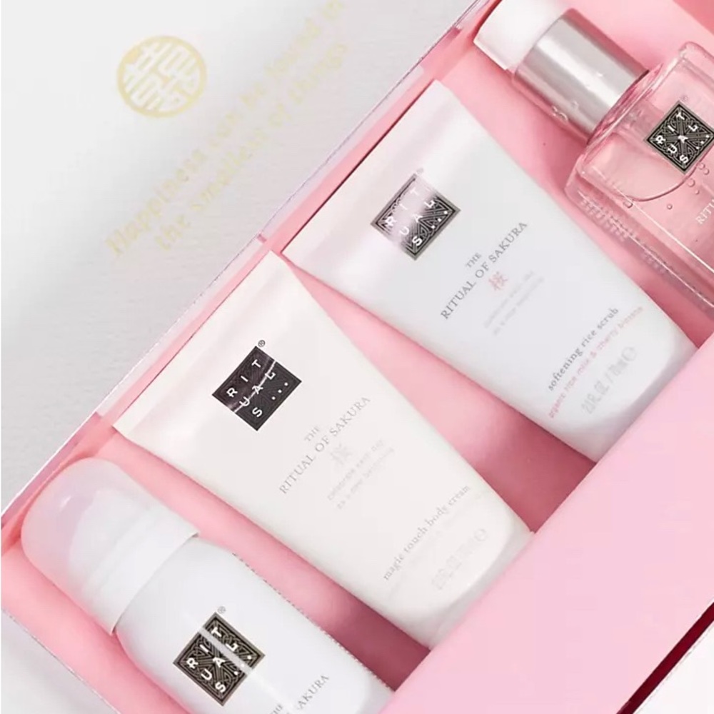 The Rituals of Sakura Luxury Gift Self.  💝 NWT